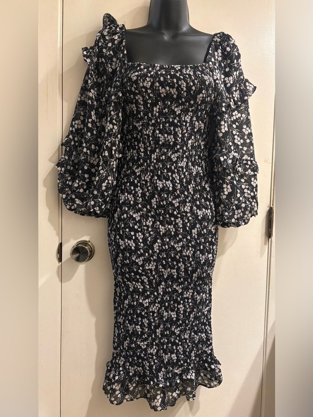 Petal & Pup Women’s Lela Dress Black Floral Smocked Size 8